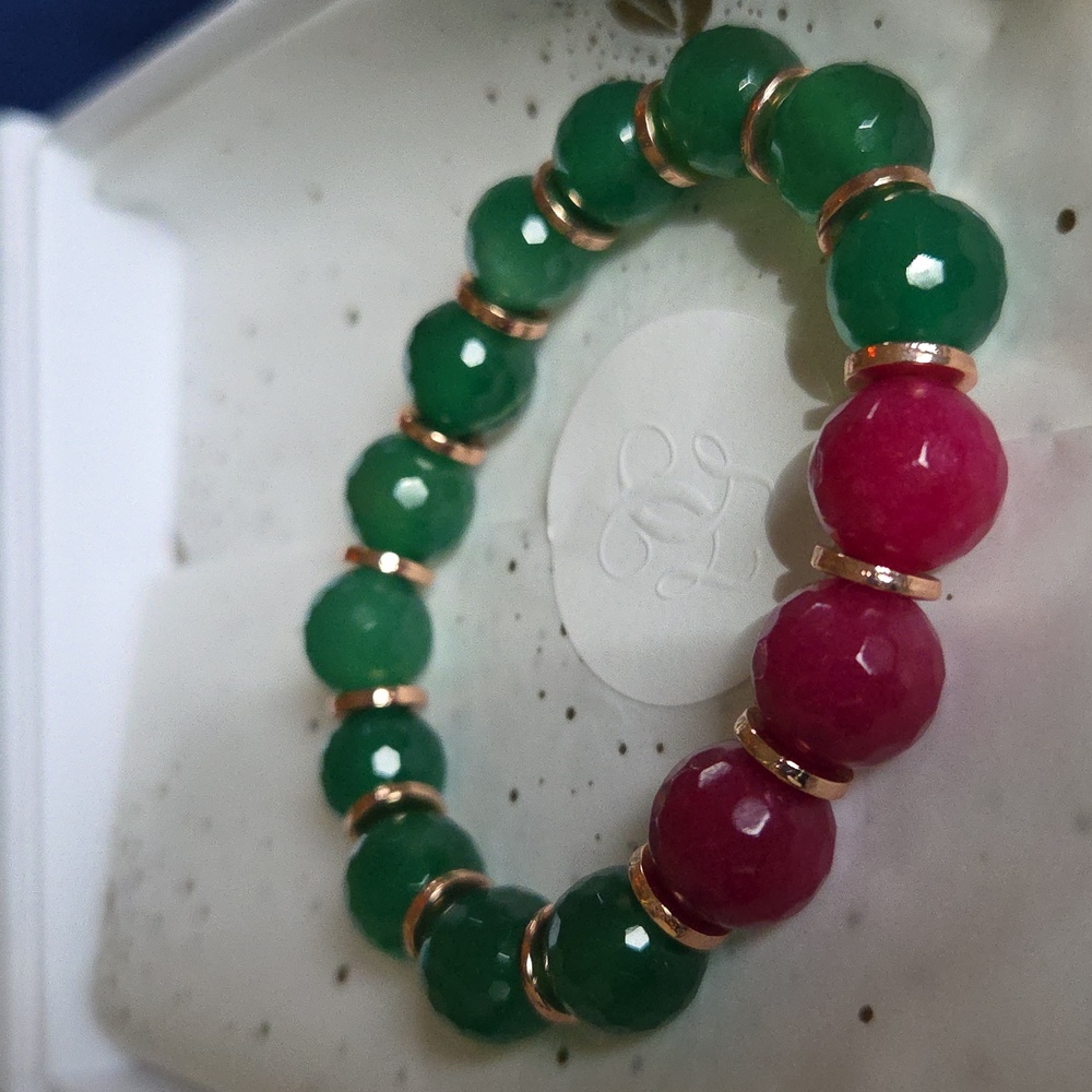 Elegant Green Onyx and Pink Jade Beaded Bracelet